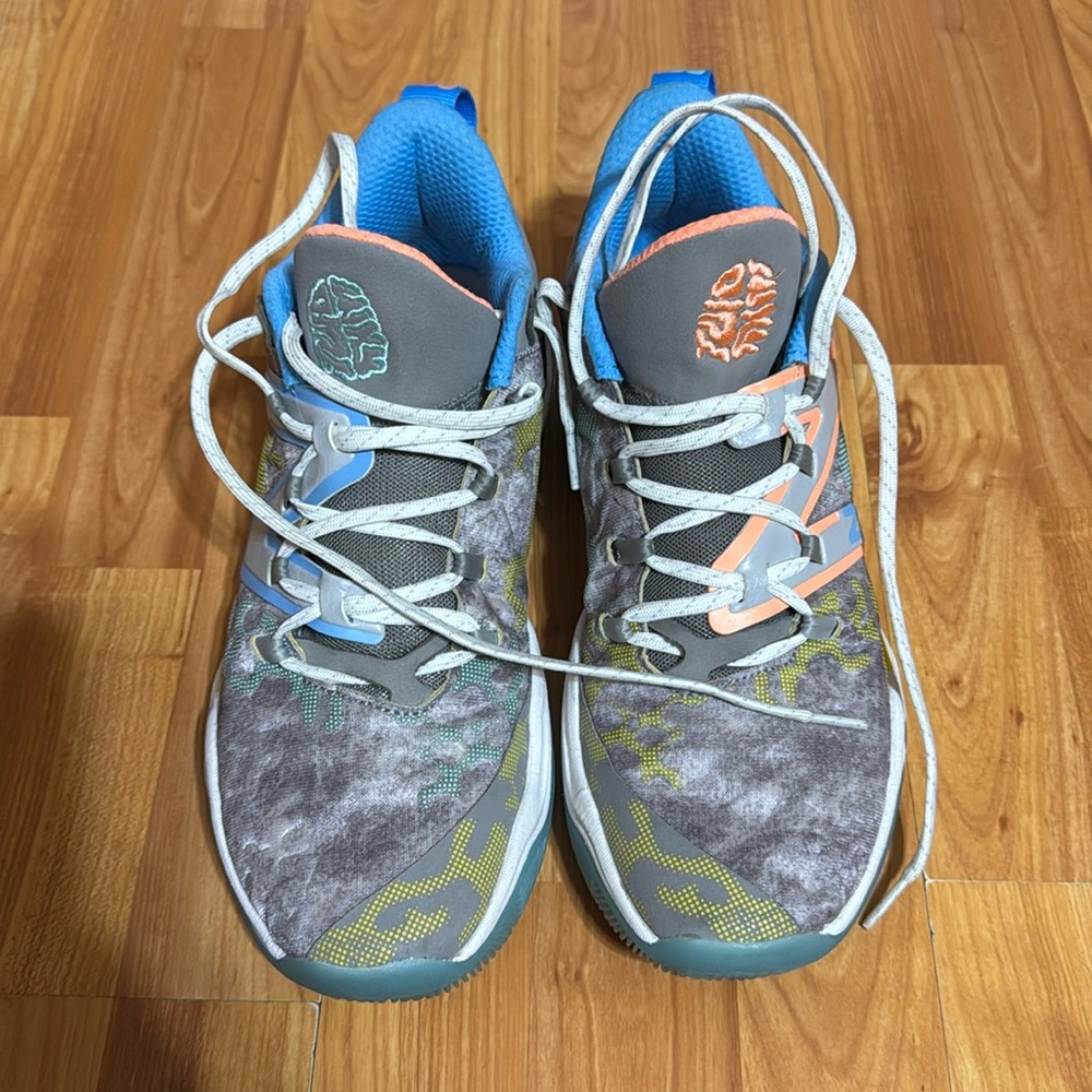 New Balance Men’s Basketball shoes Size 10